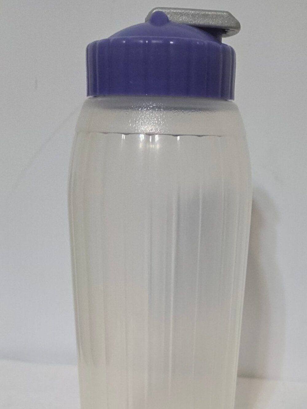 Vintage Rubbermaid 1.25 Pint Water Drink Container Bottle Blue Flip Top Lid
